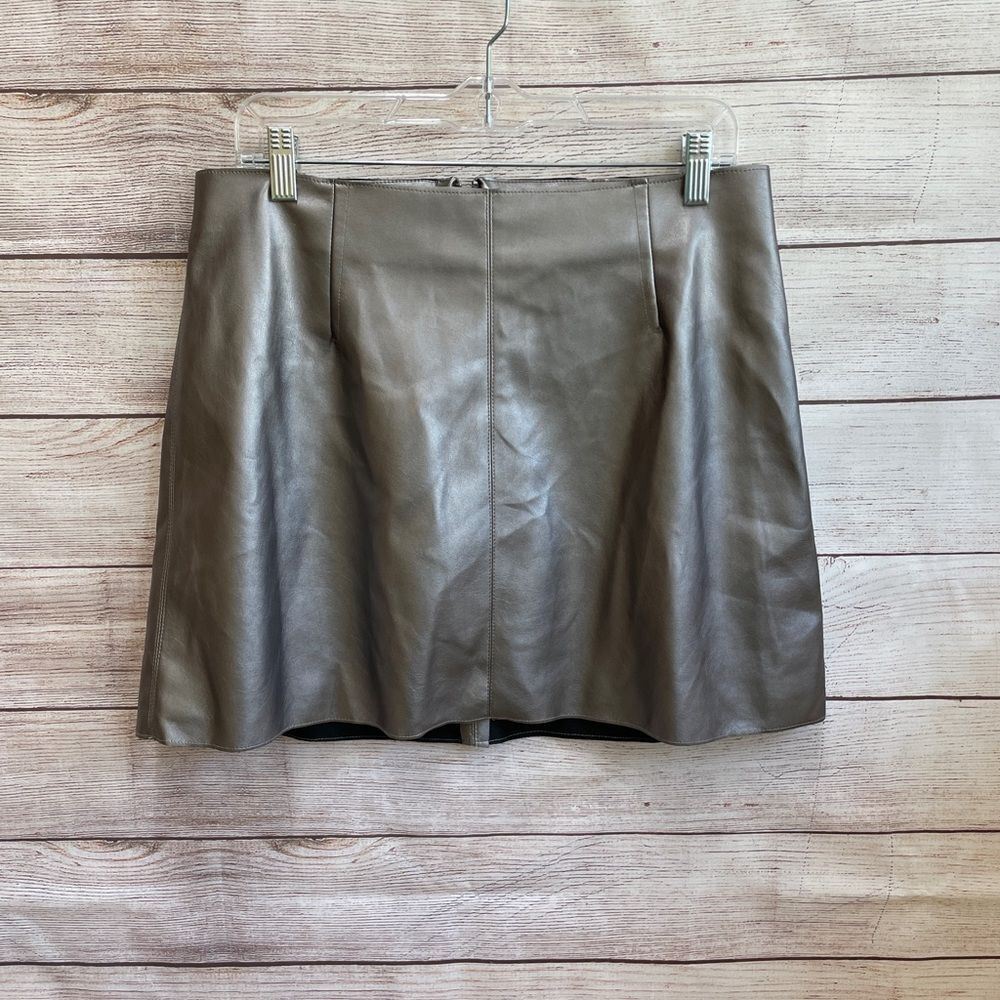 BAILEY/44 FAUX LEATHER SKIRT IN PEWTER‎
